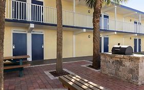 Days Inn By Wyndham Cocoa Beach Port Canaveral